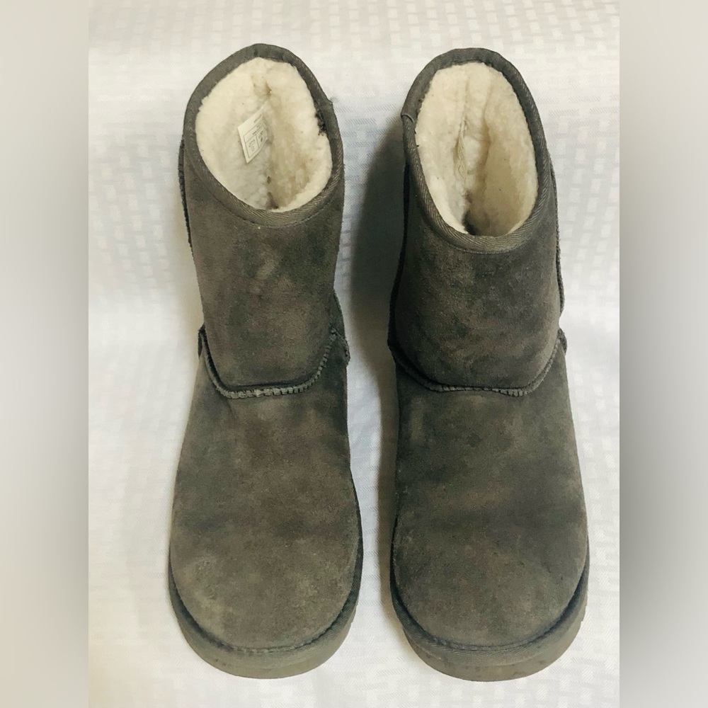 Koolaburra by UGG Gray Suede Boots